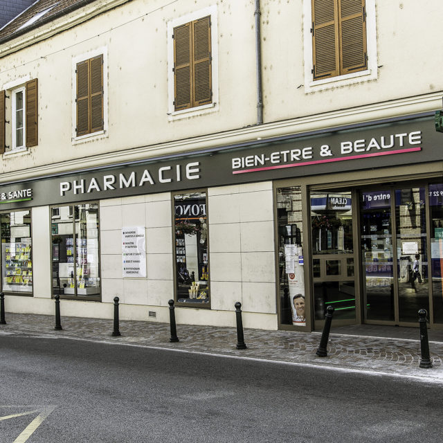 LE TRANSFERT DE LA PHARMACIE DE L’ÉGLISE à Corbeil-Essonnes (91) LE TRANSFERT DE LA PHARMACIE DE L’ÉGLISE à Corbeil-Essonnes (91)