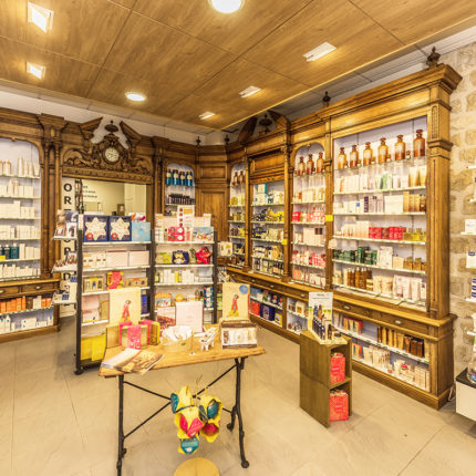 AUVERS-SUR-OISE : AGRANDISSEMENT ET AGENCEMENT DE LA PHARMACIE DE LA MAIRIE AUVERS-SUR-OISE : AGRANDISSEMENT ET AGENCEMENT DE LA PHARMACIE DE LA MAIRIE