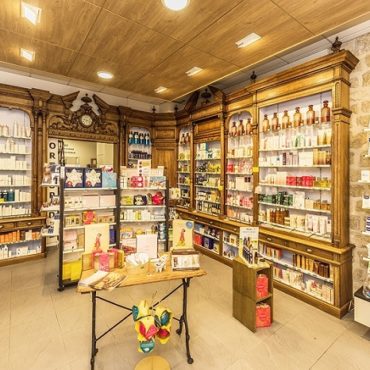 AUVERS-SUR-OISE : AGRANDISSEMENT ET AGENCEMENT DE LA PHARMACIE DE LA MAIRIE AUVERS-SUR-OISE : AGRANDISSEMENT ET AGENCEMENT DE LA PHARMACIE DE LA MAIRIE
