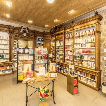 AUVERS-SUR-OISE : AGRANDISSEMENT ET AGENCEMENT DE LA PHARMACIE DE LA MAIRIE AUVERS-SUR-OISE : AGRANDISSEMENT ET AGENCEMENT DE LA PHARMACIE DE LA MAIRIE