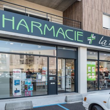 ONET LE CHATEAU : transfert et agrandissement pour la Pharmacie de la Baleine ONET LE CHATEAU : transfert et agrandissement pour la Pharmacie de la Baleine
