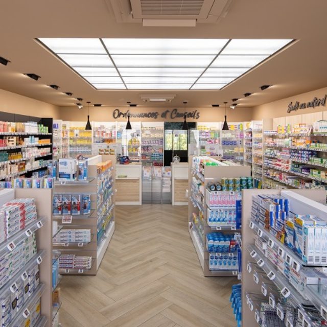 AUVERSSUROISE AGRANDISSEMENT ET AGENCEMENT DE LA PHARMACIE DE LA