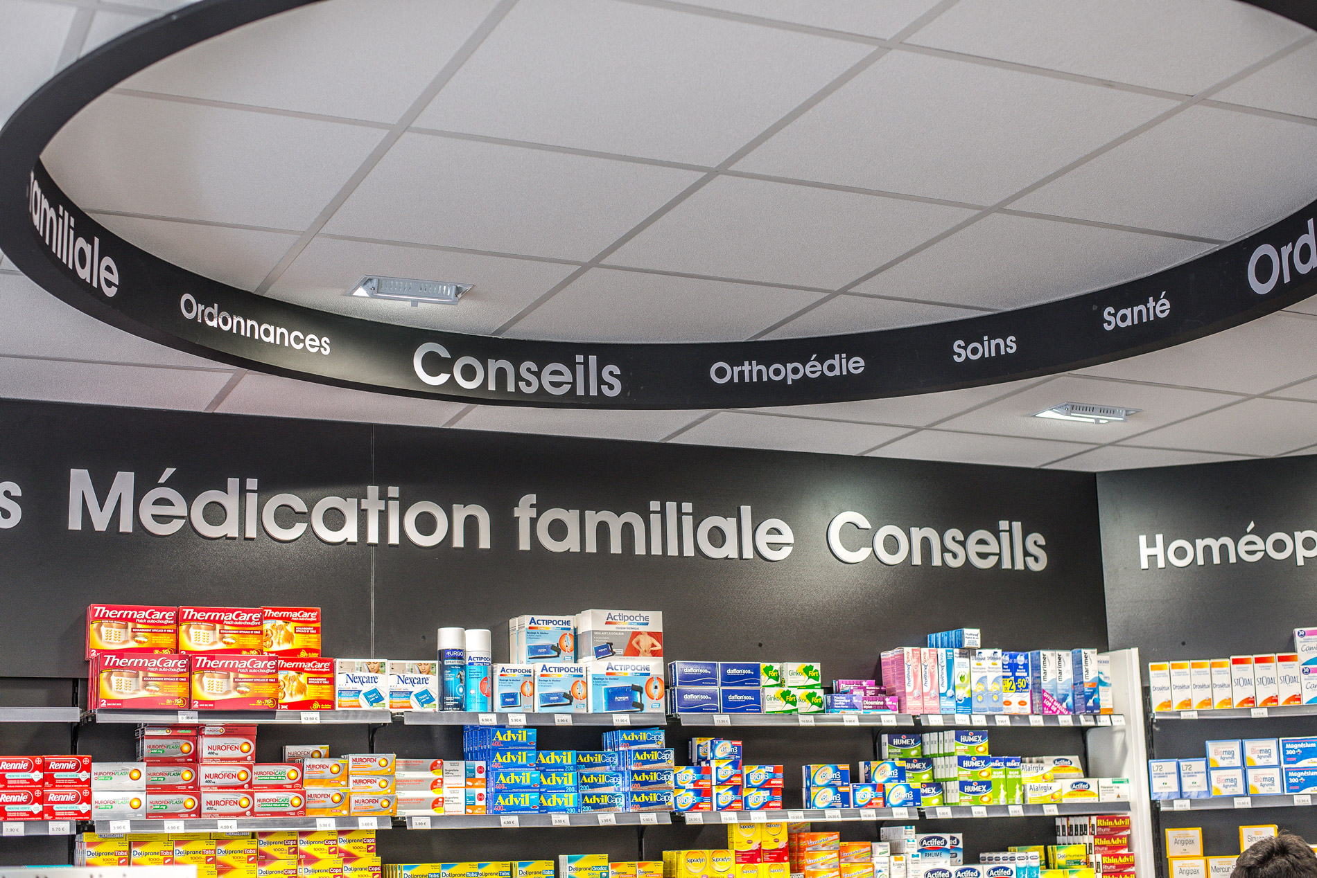 agencement-pharmacie-montmonrency